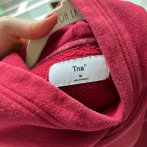 TNA cozy fleece perfect cropped hoodie - Picture 3 of 5